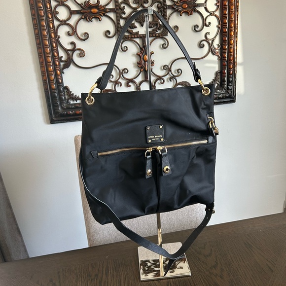 Henri Bendel Jettsetter Nylon Black Crossbody Bag EUC - Picture 2 of 12